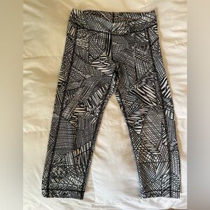Under Armour black& white geo print leggings. Capri length. Size S